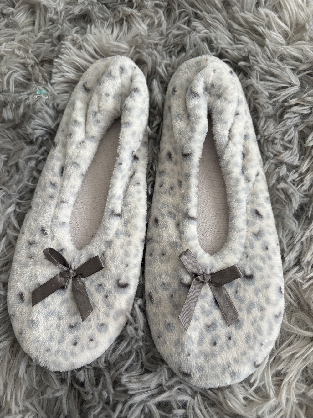 Cozy Faux-Fur Ballet Slippers in Light Gray with Bow